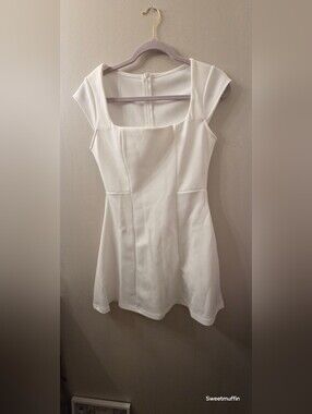 White Square Neck Cap Sleeve Mini Dress New Size medium